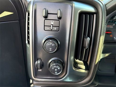 Used 2018 Chevrolet Silverado 2500 LTZ w/ Duramax Plus Package image 28