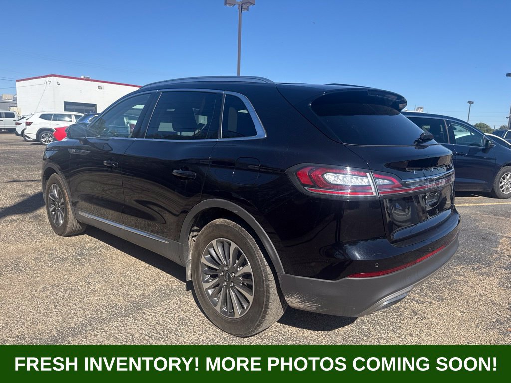 Used 2022 Lincoln Nautilus FWD w/ Premium Package image 4