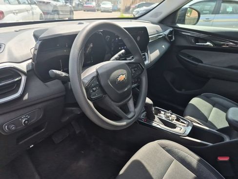 Used 2025 Chevrolet TrailBlazer LT AWD/4WD image 7
