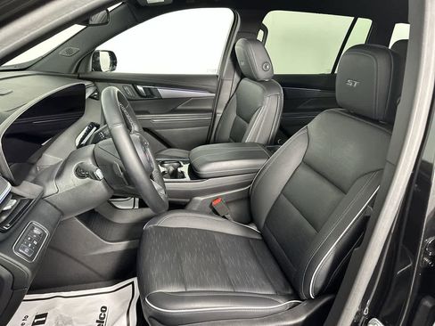 Used 2025 Buick Enclave Sport Touring image 13