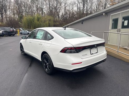 New 2025 Honda Accord SE image 4