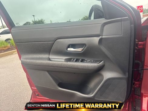 Used 2025 Nissan Kicks SV w/ Illumination Package AWD/4WD image 12