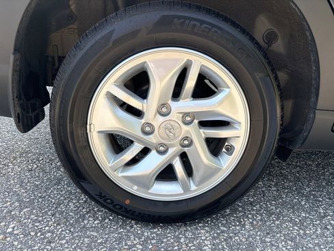 Used 2025 Hyundai Venue SE image 8