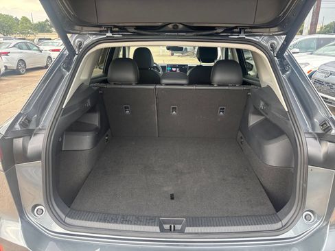 Used 2026 Volkswagen Tiguan SE AWD/4WD image 32