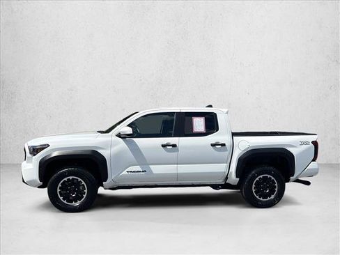 Certified 2025 Toyota Tacoma TRD Off-Road image 8