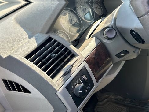 Used 2010 Chrysler Town & Country Touring FWD image 16