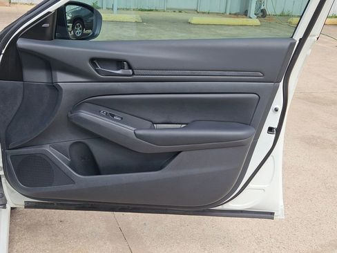 Used 2025 Nissan Altima 2.5 S FWD image 28
