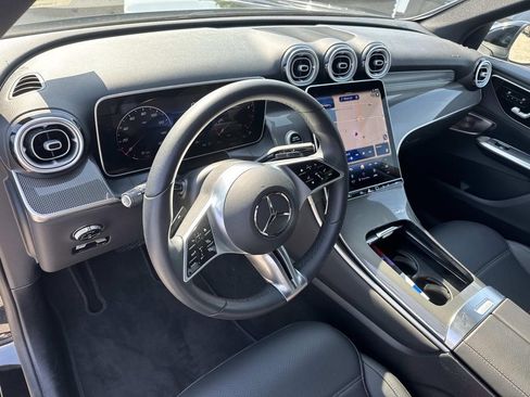 Used 2025 Mercedes-Benz GLC 300 image 17