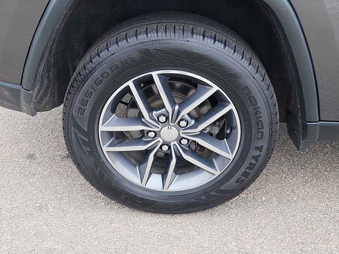 Used 2017 Jeep Grand Cherokee Limited image 4