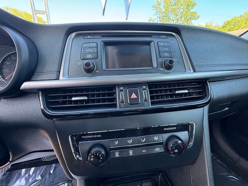 Used 2017 Kia Optima LX FWD image 14