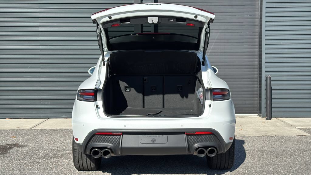 Certified 2026 Porsche Macan AWD/4WD image 18