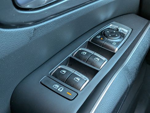 Certified 2025 Kia Sorento S image 27