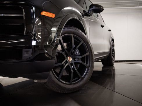 Certified 2024 Porsche Cayenne Coupe AWD/4WD image 12
