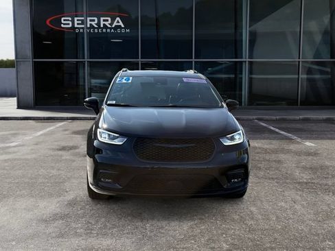 Used 2024 Chrysler Pacifica Limited w/ S Appearance Package AWD/4WD image 8