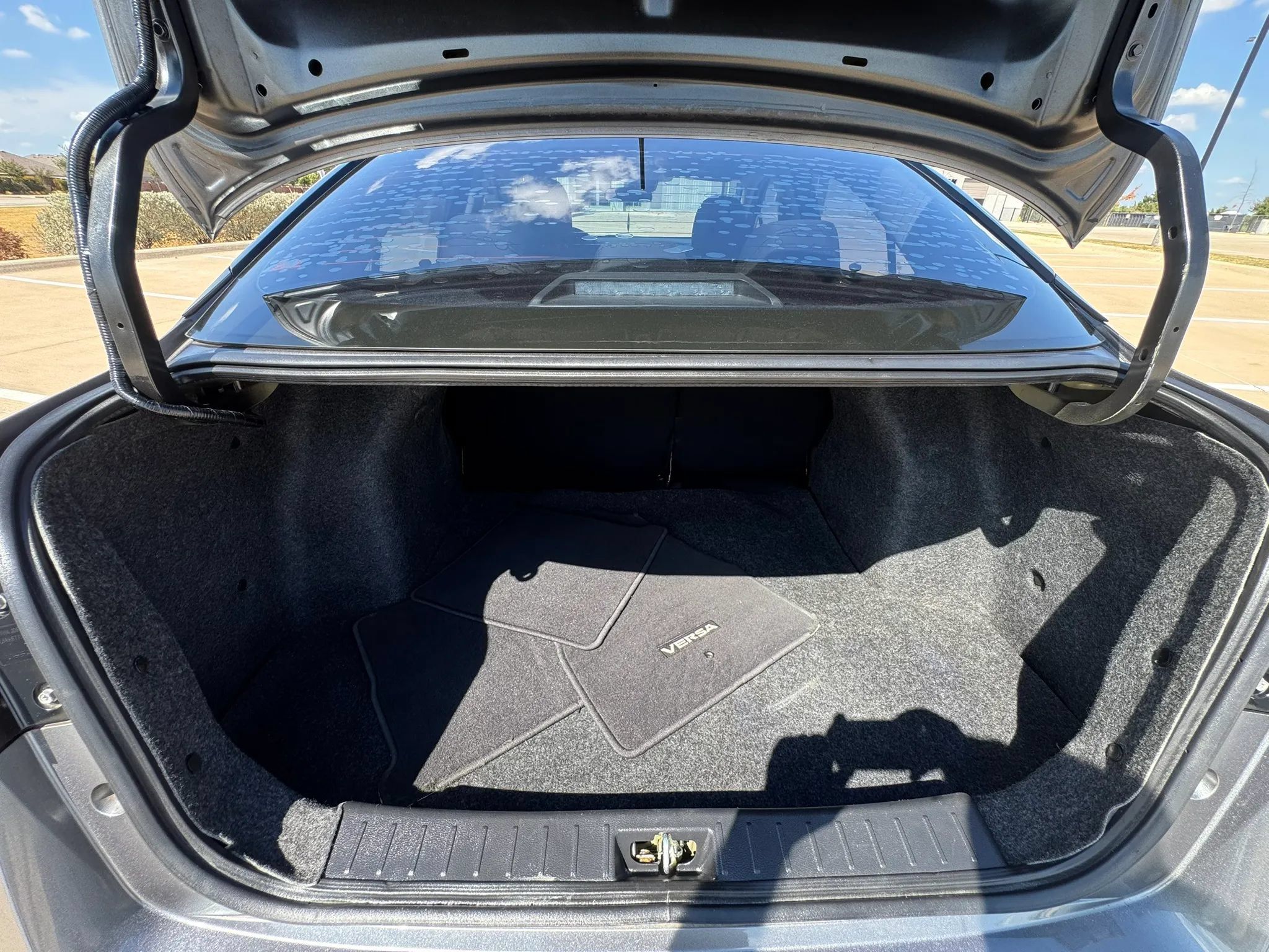 Used 2021 Nissan Versa S FWD image 38