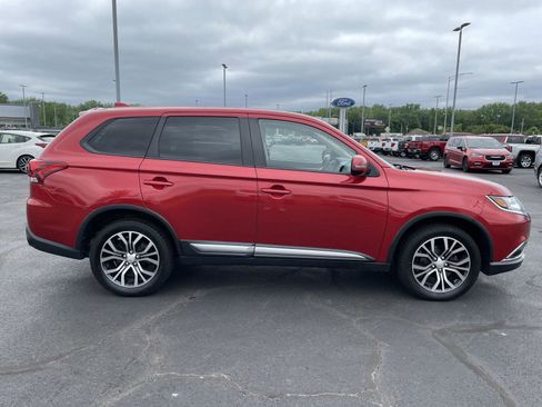 Used 2018 Mitsubishi Outlander SE AWD/4WD image 6