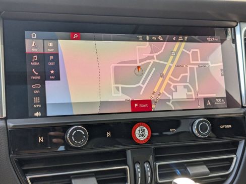 Certified 2025 Porsche Macan image 19