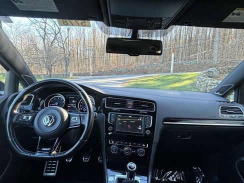 Used 2016 Volkswagen Golf R 4-Door image 29