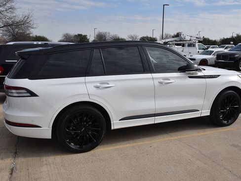 Used 2021 Lincoln Aviator Black Label w/ Class IV Trailer Tow Package image 6