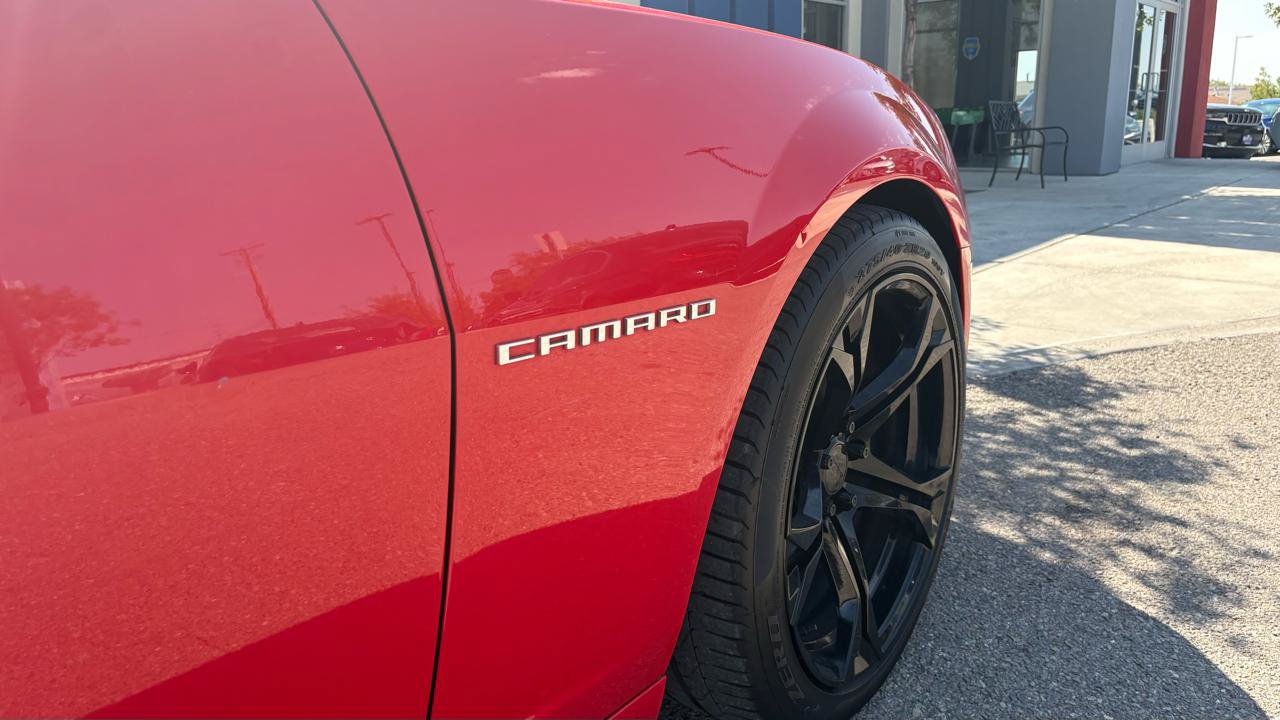 Used 2015 Chevrolet Camaro SS RWD image 3