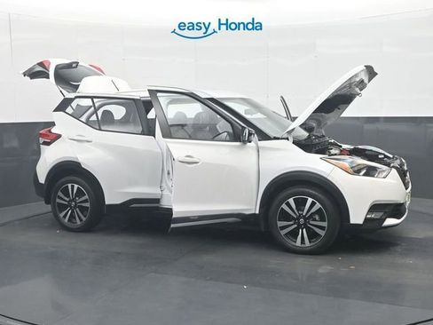 Used 2019 Nissan Kicks SR w/ SR Premium Package image 34