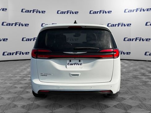 Used 2023 Chrysler Pacifica Touring-L FWD image 4