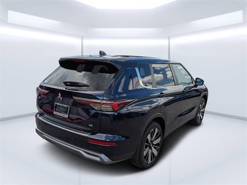 New 2025 Mitsubishi Outlander SE image 3
