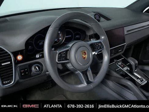 Used 2021 Porsche Cayenne image 4