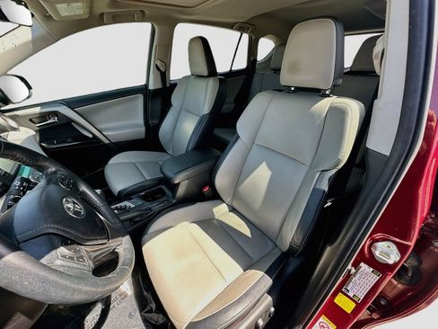 Used 2018 Toyota RAV4 Limited FWD image 19