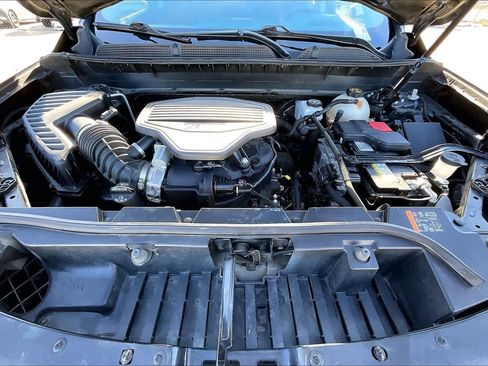 Used 2022 GMC Acadia AT4 w/ Technology Package image 9