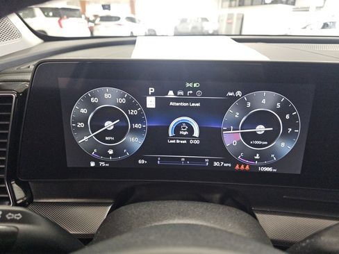 Used 2025 Kia Sportage SX image 17