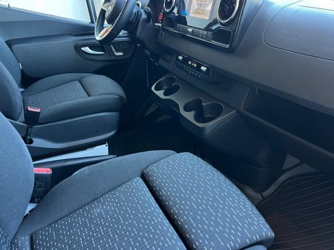 Used 2025 Mercedes-Benz Sprinter 2500 image 17