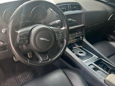 Used 2019 Jaguar F-PACE Premium AWD/4WD image 9