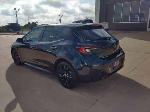 Used 2025 Toyota Corolla SE FWD image 3
