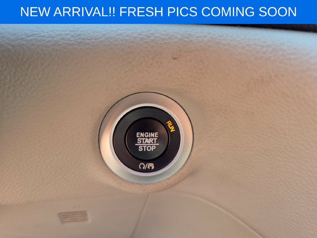 Used 2017 Chrysler Pacifica Limited FWD image 11