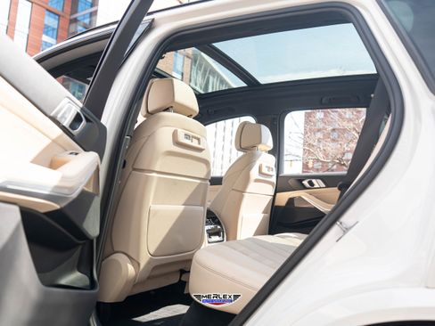 Used 2021 BMW X5 xDrive40i w/ M Sport Package image 21