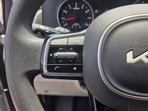Used 2022 Kia Carnival LX FWD image 24
