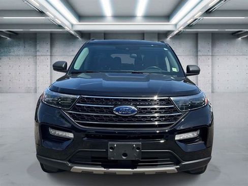 Used 2023 Ford Explorer XLT w/ Equipment Group 202A AWD/4WD image 2