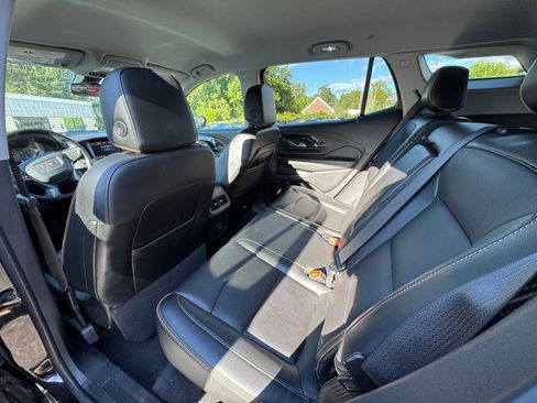 Used 2023 GMC Terrain AT4 image 9