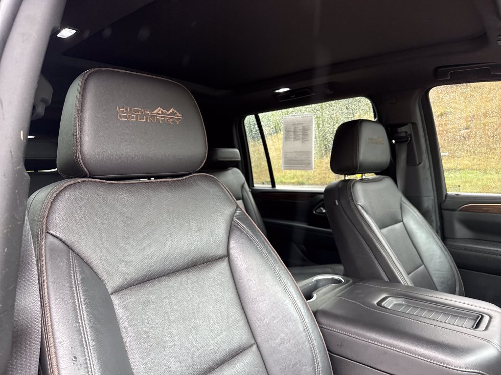 Used 2021 Chevrolet Suburban High Country w/ Premium Package 2 AWD/4WD image 29