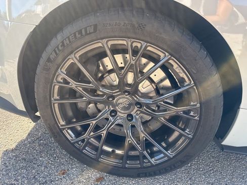 Used 2016 Ford Mustang Shelby GT350 w/ Technology Package image 9