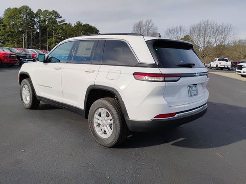New 2025 Jeep Grand Cherokee Laredo w/ Trailer Tow Package image 7