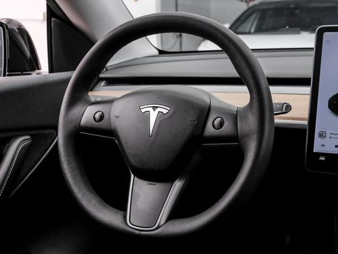 Used 2021 Tesla Model Y Long Range AWD/4WD image 17