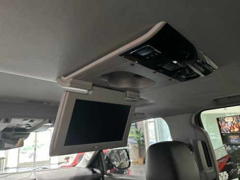 Used 2019 Cadillac Escalade ESV Premium Luxury AWD/4WD image 48