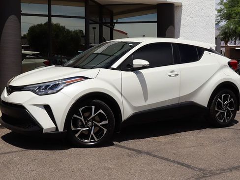 Used 2020 Toyota C-HR XLE FWD image 3
