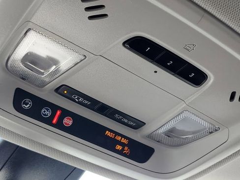 Used 2021 Chevrolet Traverse LT FWD image 26