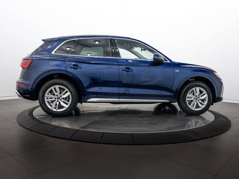 Certified 2023 Audi Q5 2.0T Premium w/ Convenience Package AWD/4WD image 3