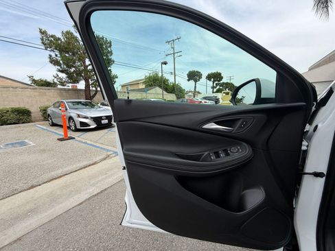 Used 2025 Buick Encore GX Preferred image 18