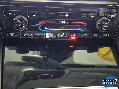 Used 2024 Jeep Grand Cherokee L Limited w/ Black Appearance Package image 18