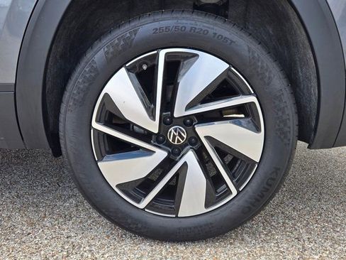 Used 2025 Volkswagen Atlas SE FWD image 32